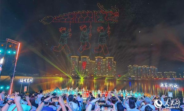 三亚股票配资 张家界慈利县举办水上板板龙灯夜游观演活动